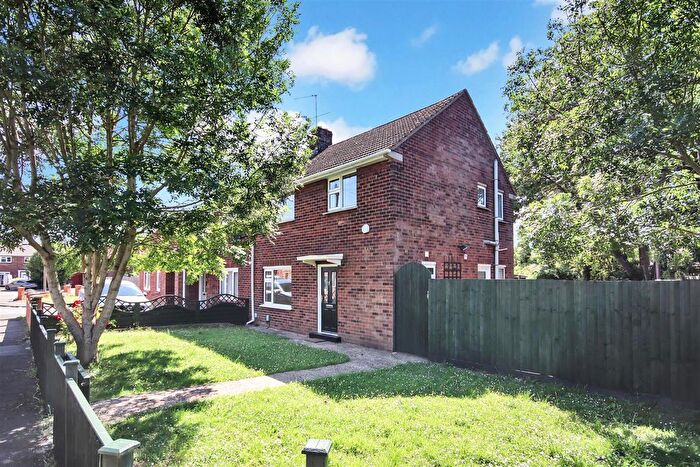 3 Bedroom Semi-Detached House To Rent In Mallery Close, Rushden, NN10