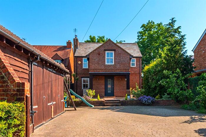 4 Bedroom Detached House For Sale In Hillesden Road, Gawcott, Buckingham, Buckinghamshire, MK18