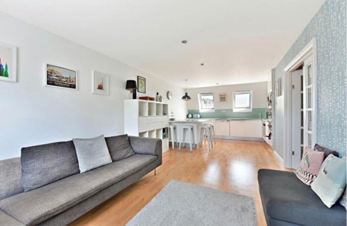 2 Bedroom Flat For Sale In Hayfield Passage, London, E1