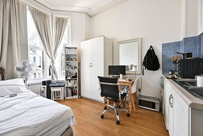 1 Bedroom Flat To Rent In Finborough Road, Earls Court, London, SW10