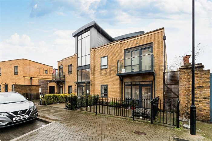 2 Bedroom Flat To Rent In Picture House, Walthamstow, E17