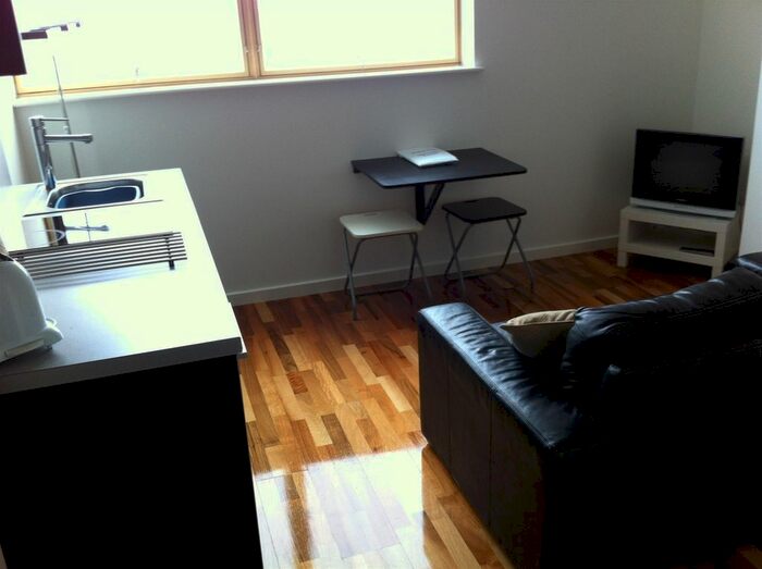 1 Bedroom Flat To Rent In Capital Quarter, West Point, Wellington Street, Leeds LS1