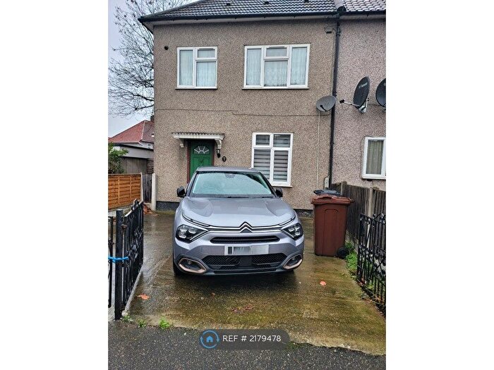 1 Bedroom Flat To Rent In Winmill Road, Dagenham, RM8