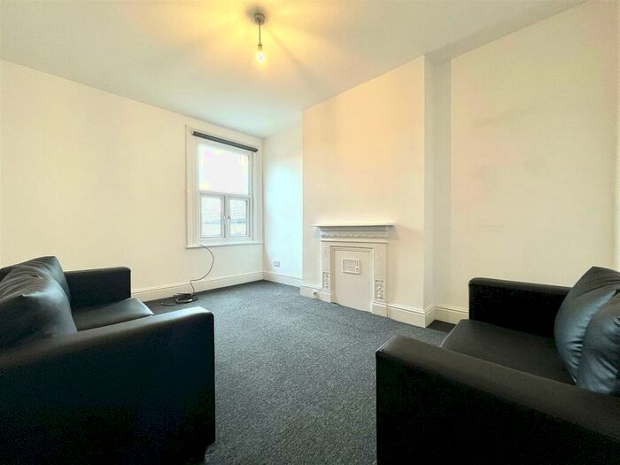 2 Bedroom Flat To Rent In High Street, Hornsey, N8