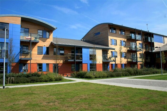 1 Bedroom Flat To Rent In Pretoria Road, Chertsey, Surrey KT16