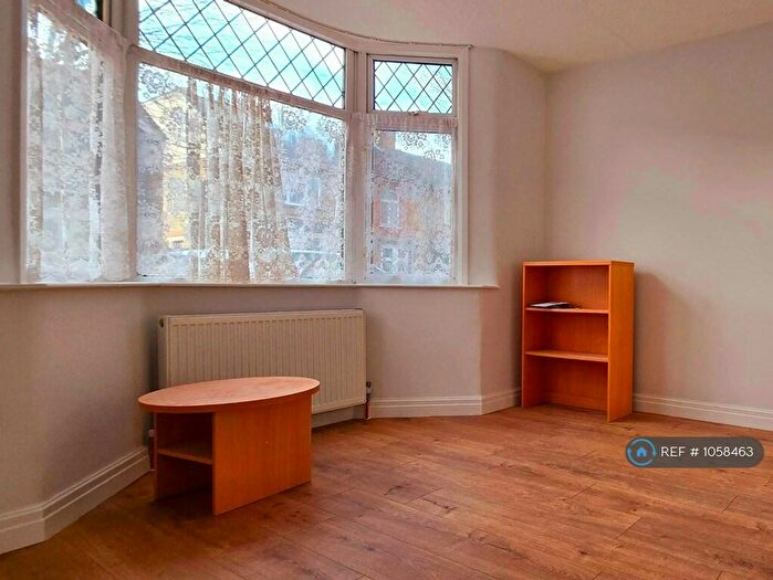 4 Bedroom End Of Terrace House To Rent In Wedderburn Road, Barking, IG11