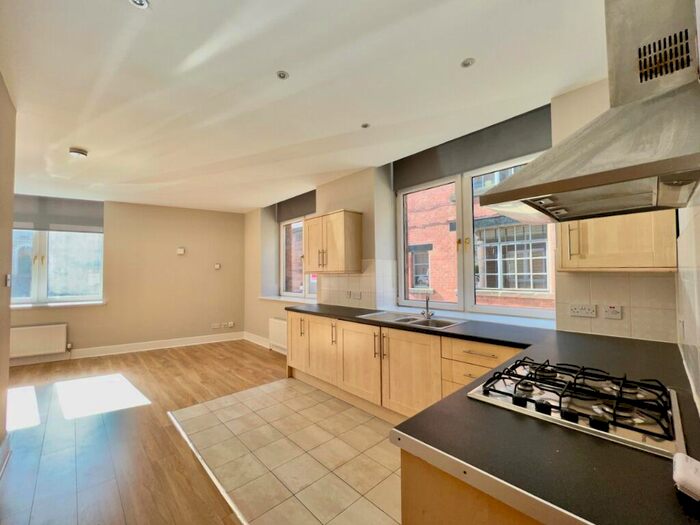 2 Bedroom Flat To Rent In Patriothall, Stockbridge, Edinburgh, EH3