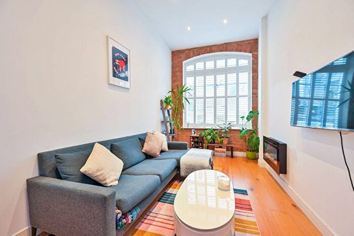 1 Bedroom Flat For Sale In Queens Row, Elephant And Castle, SE17