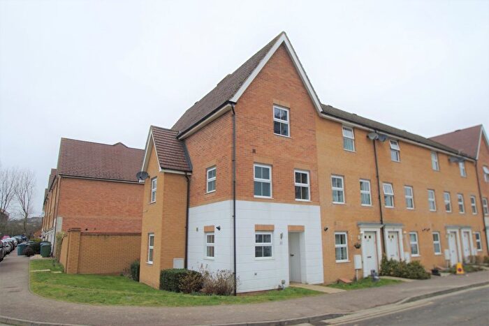 4 Bedroom Town House To Rent In The Meadows, Watford, WD25