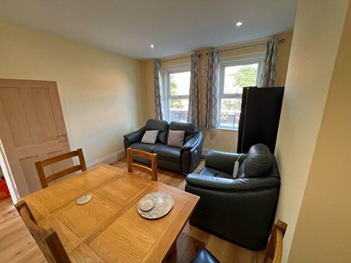 4 Bedroom Flat To Rent In Holloway Road, London, N7