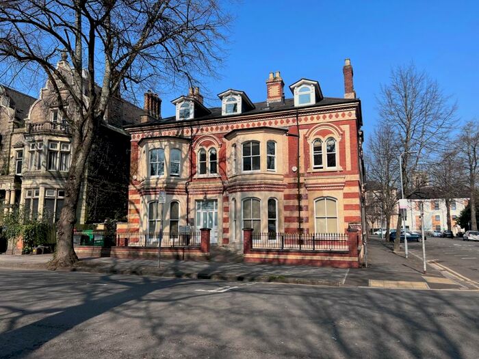 2 Bedroom Apartment To Rent In Plasnewydd House, The Parade, Cardiff, CF24