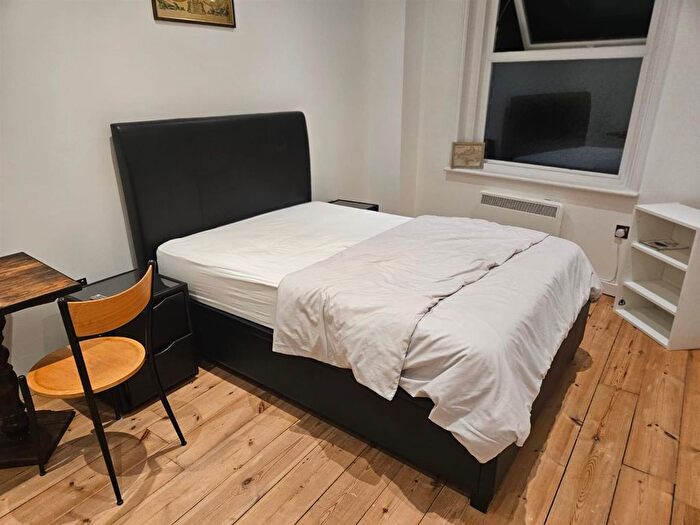 Studio To Rent In Goswell Road, London, EC1V