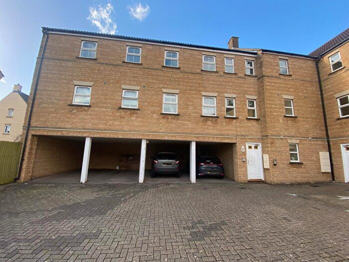 2 Bedroom Flat To Rent In Grouse Road, Calne, SN11