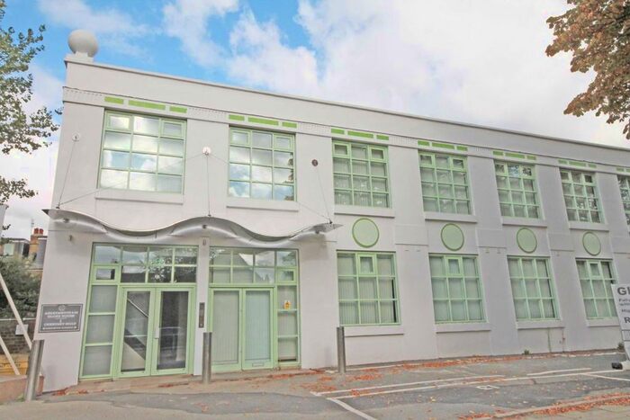 1 Bedroom Flat To Rent In Chertsey Road, Twickenham TW1