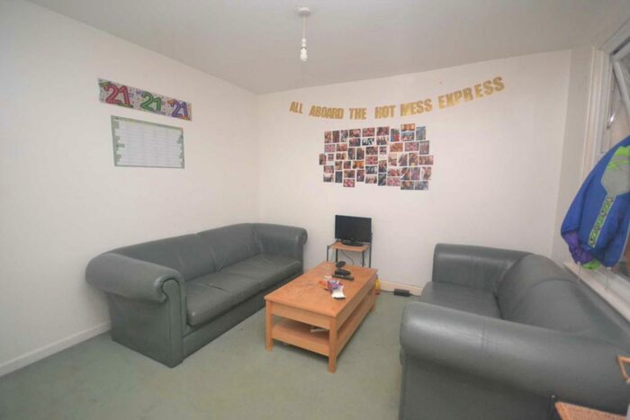 5 Bedroom Terraced House To Rent In De Beauvoir Road, Reading, RG1