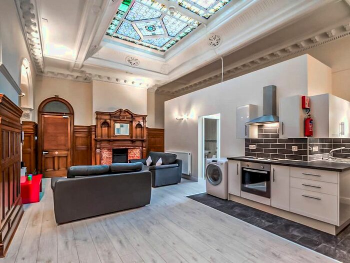 2 Bedroom Flat To Rent In Headingley Lane, Headingley, Leeds, LS6