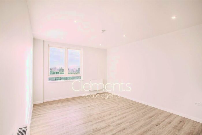 2 Bedroom Flat To Rent In Selden Hill, Hemel Hempstead, HP2