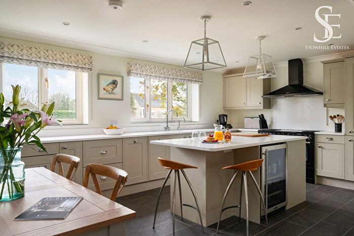 4 Bedroom Detached House For Sale In Burford Road, Fulbrook, OX18