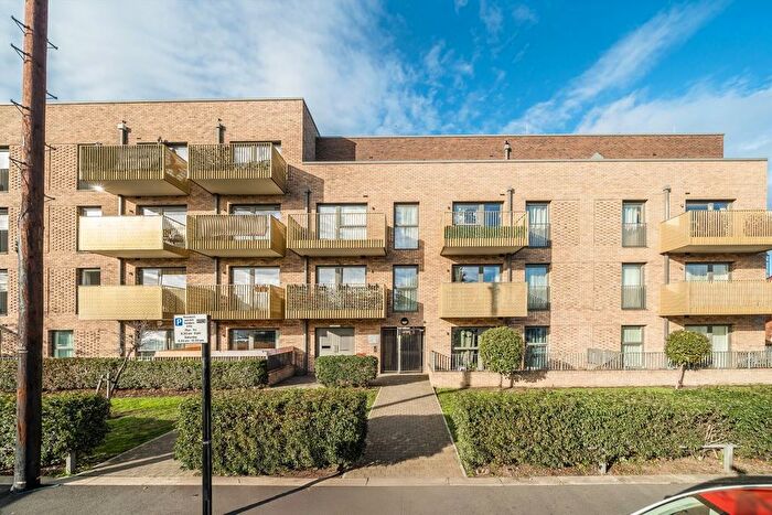 1 Bedroom Flat To Rent In Pears Road, Hounslow, TW3