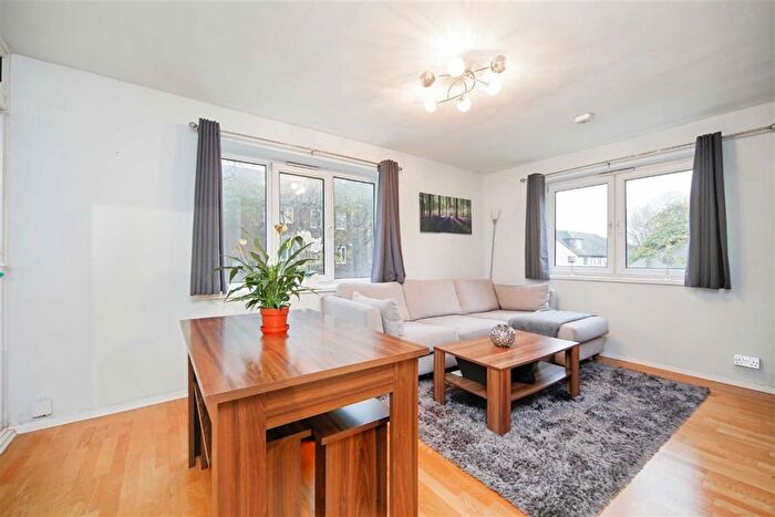 2 Bedroom Flat To Rent In Jamaica Road, Bermondsey, SE16