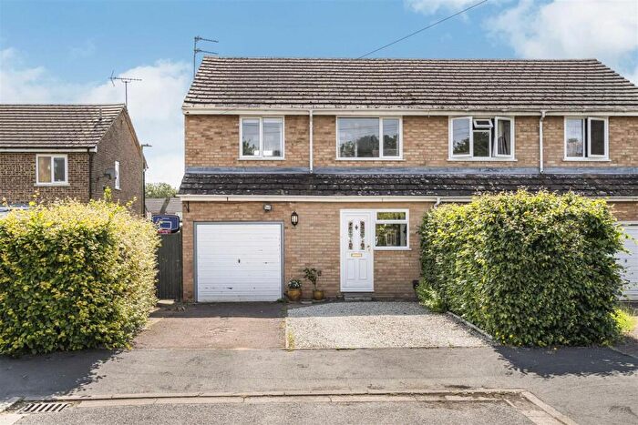 3 Bedroom House For Sale In Fair Close, Bicester, OX26