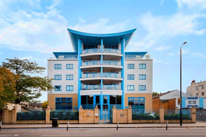 2 Bedroom Flat To Rent In Balham High Road, London, SW17