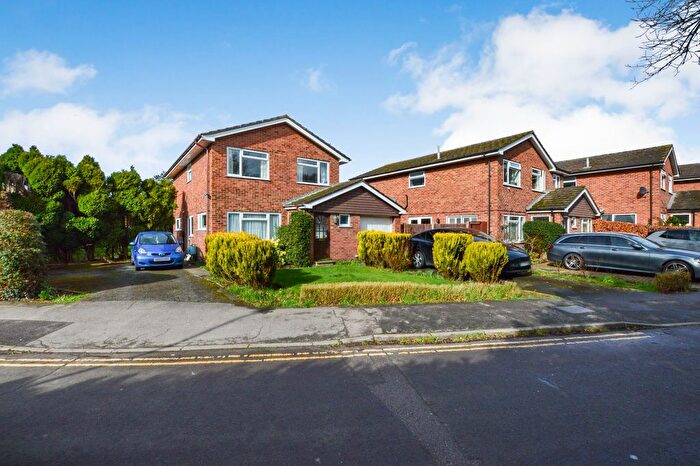 4 Bedroom Detached House To Rent In Fletcher Close, Ottershaw, Chertsey, Surrey, KT16