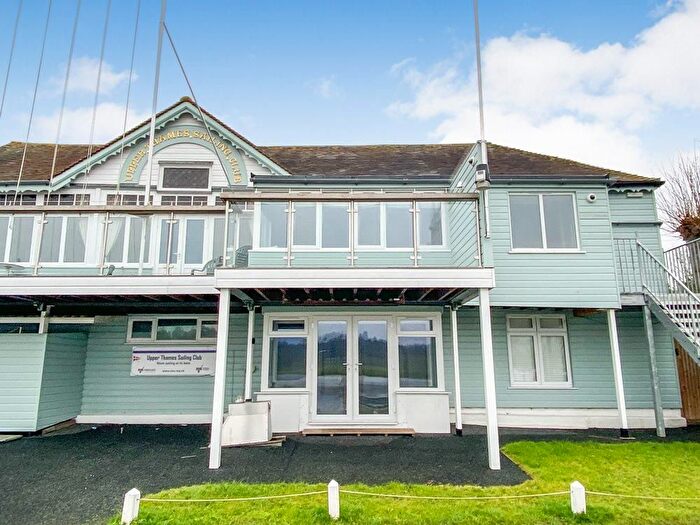 2 Bedroom Flat To Rent In Riverside, Bourne End, SL8