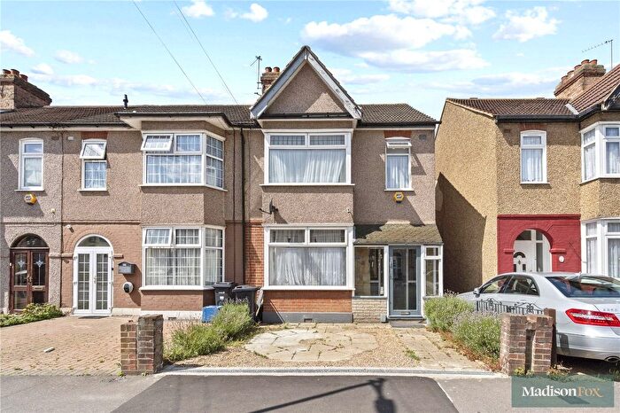 3 Bedroom End Terrace House To Rent In Clinton Crescent, Ilford, IG6