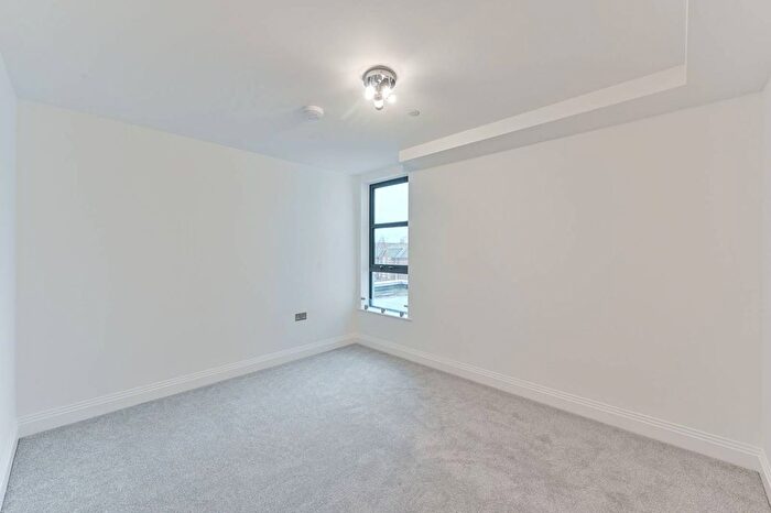 2 Bedroom Flat To Rent In Creek Road, Greenwich, London, SE8