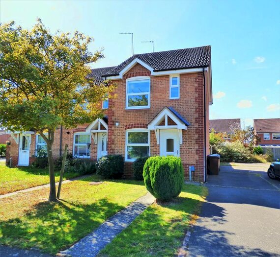 2 Bedroom Terraced House To Rent In Bressingham Gardens, Northampton, NN4