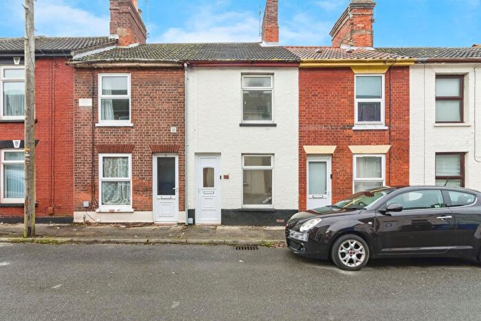 3 Bedroom Terraced House For Sale In Reeve Street, Lowestoft, NR32