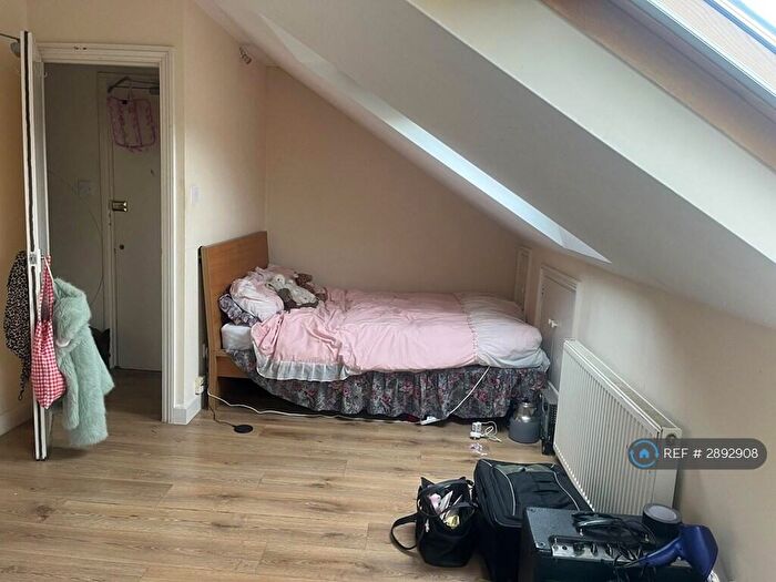 1 Bedroom Flat To Rent In Graham Road, London, E8