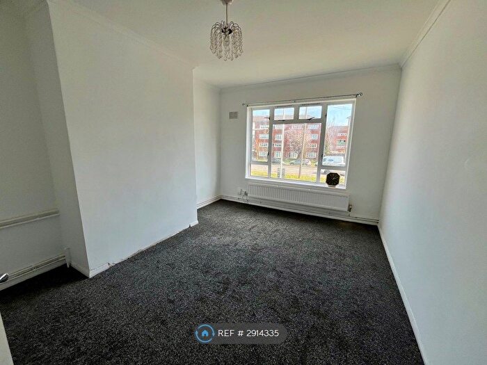 2 Bedroom Flat To Rent In Harmondsworth Road, West Drayton, UB7