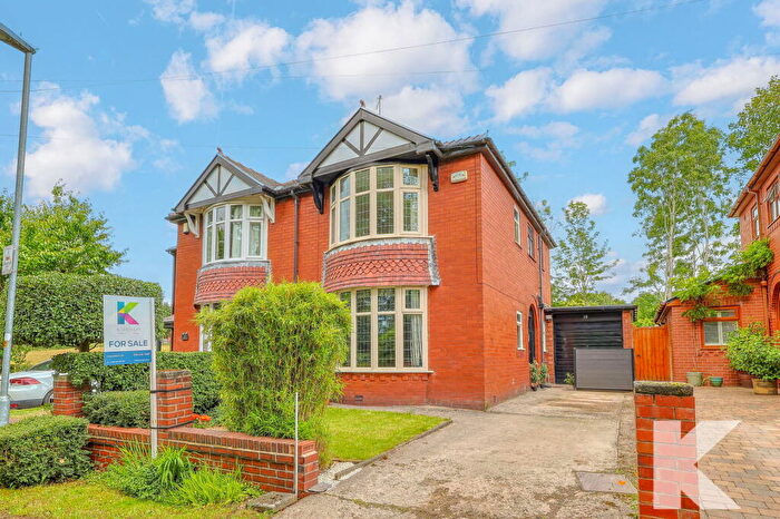 2 Bedroom Semi-Detached House For Sale In Heights Lane, Chadderton, Oldham, OL1