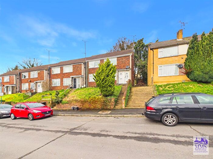 2 Bedroom Flat For Sale In Roseholme, Maidstone, ME16