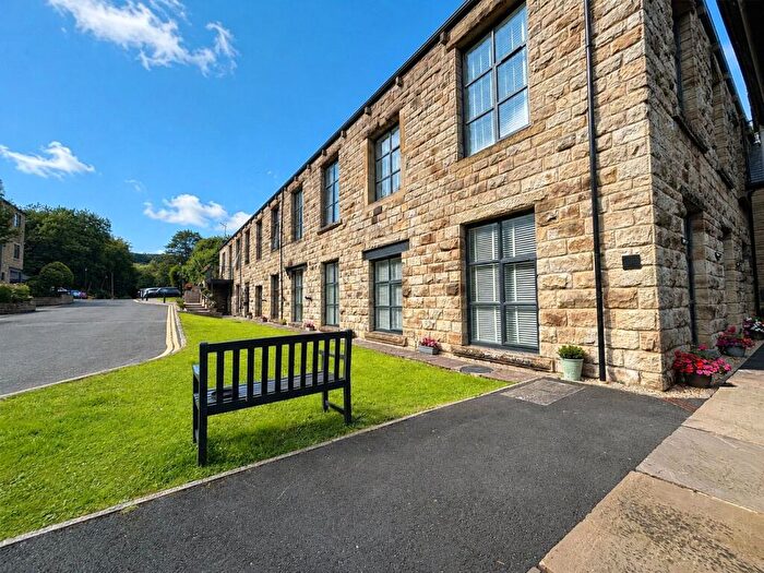 2 Bedroom Apartment To Rent In Tamewater Court, Dobcross, Oldham, Greater Manchester, OL3