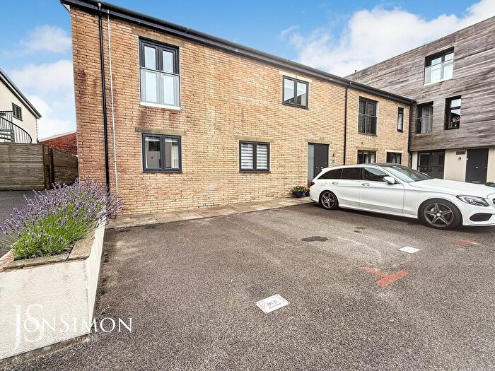 2 Bedroom Flat For Sale In Holcombe Road, Helmshore, Rossendale, BB4