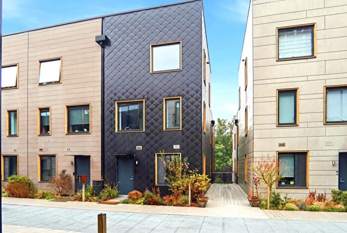 4 Bedroom End Of Terrace House For Sale In Solar Avenue, Leeds, LS9