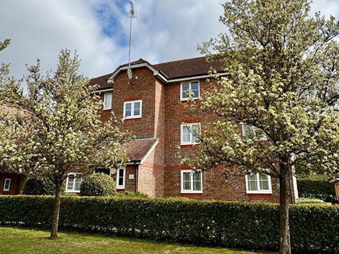 2 Bedroom Flat For Sale In Royal Huts Avenue, Hindhead, GU26