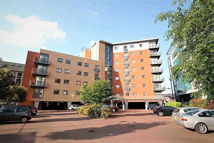 2 Bedroom Flat For Sale In City Walk, Leeds, LS11