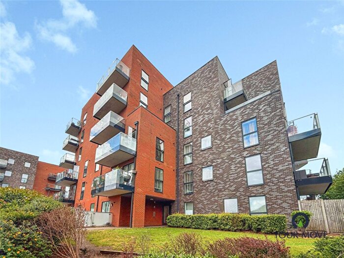 2 Bedroom Flat For Sale In Larner Road, Erith, DA8