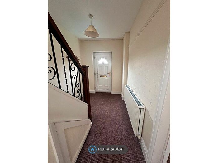 4 Bedroom Semi-Detached House To Rent In Greenfield Street, Nottingham, NG7