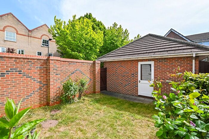 3 Bedroom End Of Terrace House For Sale In Lymington Close, Beckton, London, E6