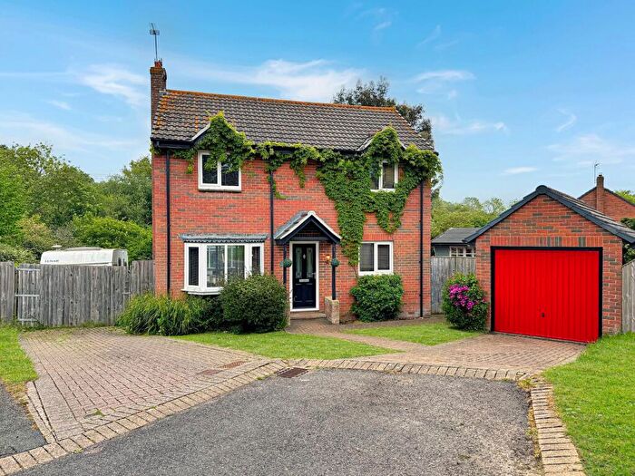 3 Bedroom House For Sale In Blackthorn Close, Newport, PO30