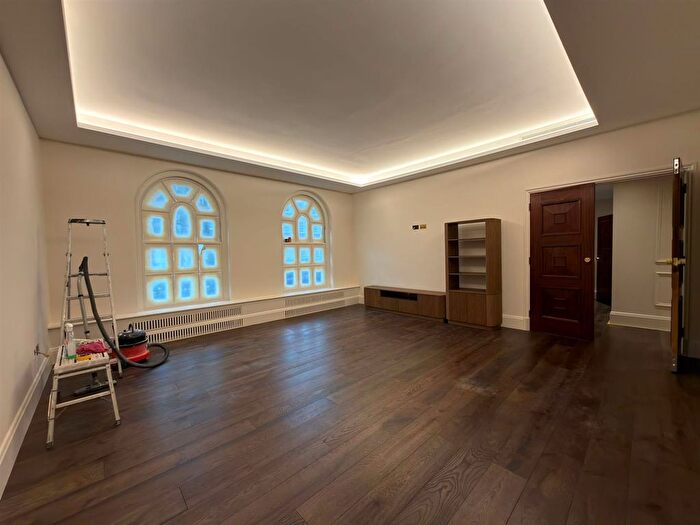 3 Bedroom Flat To Rent In Cliveden Place, London, SW1W