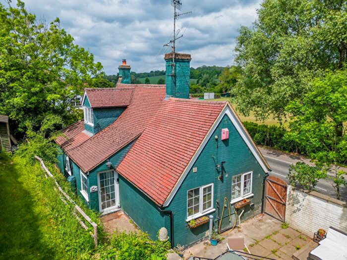 3 Bedroom Detached House For Sale In Tring Road, Northchurch, Berkhamsted, HP4