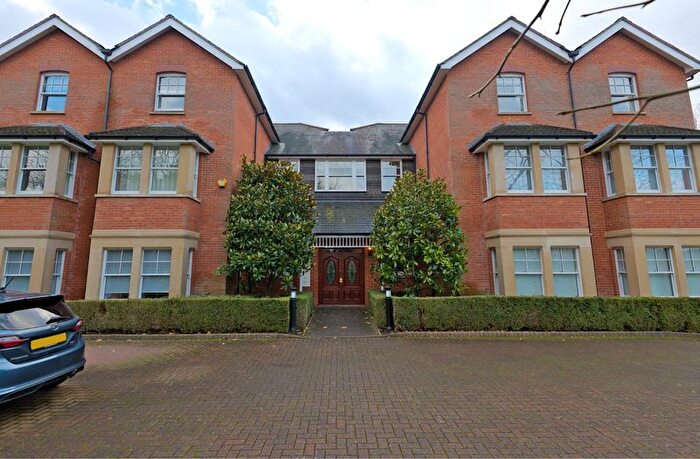 3 Bedroom Flat For Sale In Alderwood Mews, Barnet, EN4