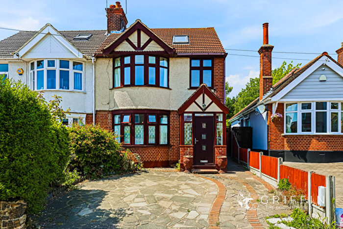 4 Bedroom Semi-Detached House For Sale In Rectory Road, Little Thurrock, Grays, RM17