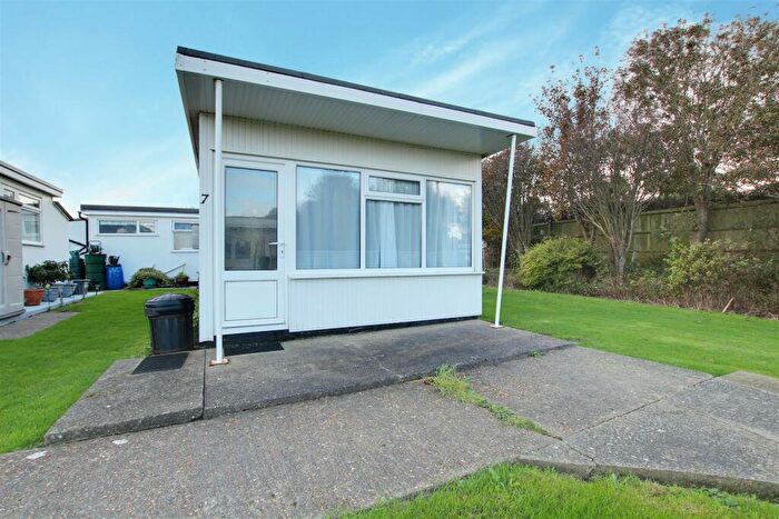 2 Bedroom Chalet For Sale In Biscayne Boulevard, Sutton-On-Sea, Mablethorpe, LN12